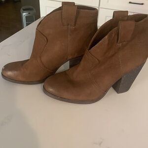 Suede Vince Camuto  leather Booties
